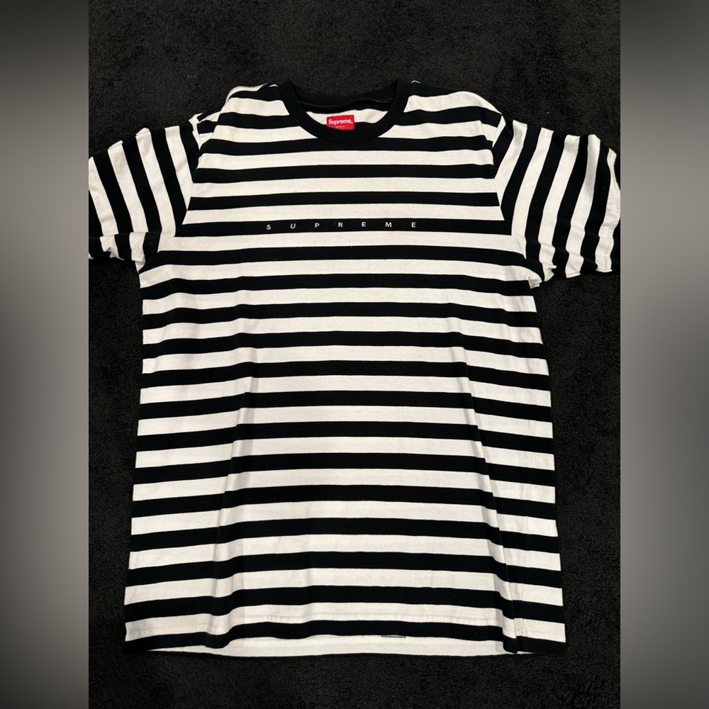 Supreme T shirt Size Large
